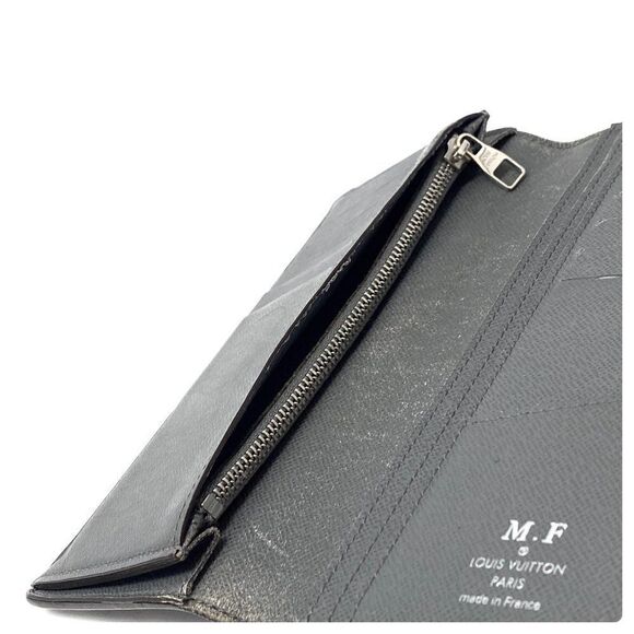 Louis Vuitton Taiga Brazza Wallet - Picture 5 of 9